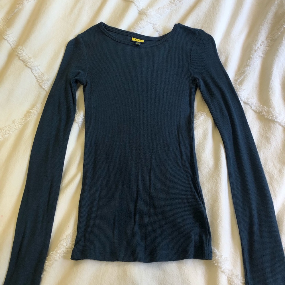 Dark blue fitted long sleeve tee